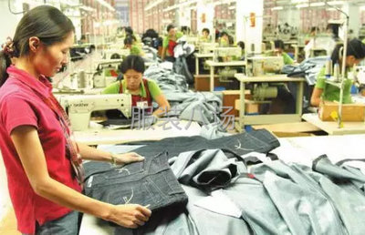 服裝廠老板們?yōu)楹慰傇诤啊叭卞X”？