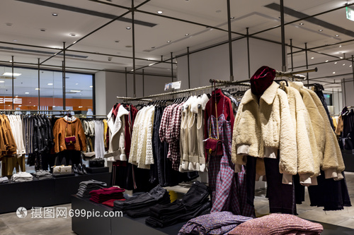 商場(chǎng)服裝店 時(shí)尚與品質(zhì)的交匯地